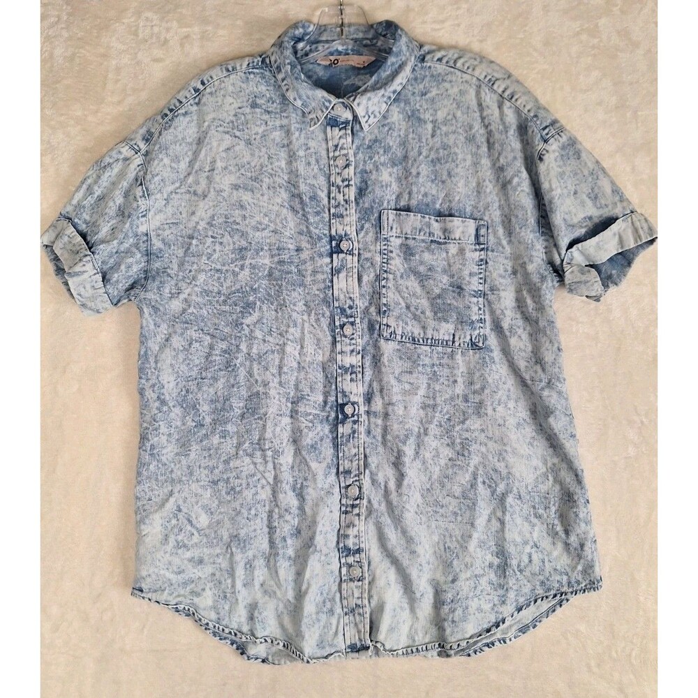So Womens M Button Up Shirt Acid Light Wash Short Cuffed Sleeve Chambray Lyocell